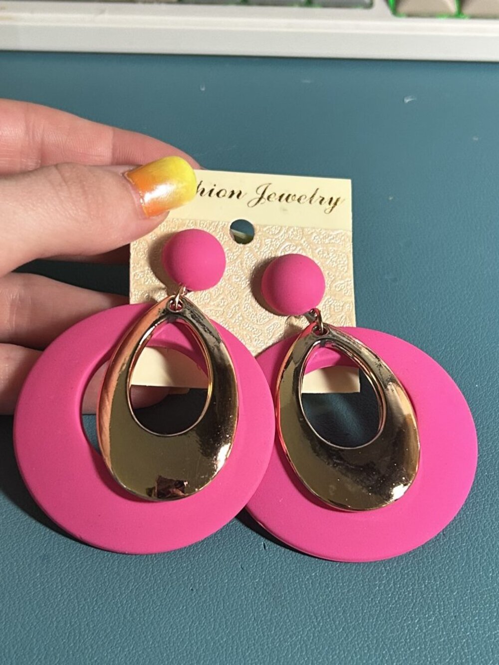 Retro Neon Pink Matte Hoop Statement Earrings Gold Tone Teardrop Dangle NWT